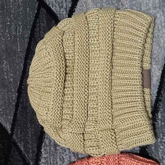 C.C CHUNKY STRETCH CABLE KNIT BEANIE HATS BUNDLE - Picture 9 of 11